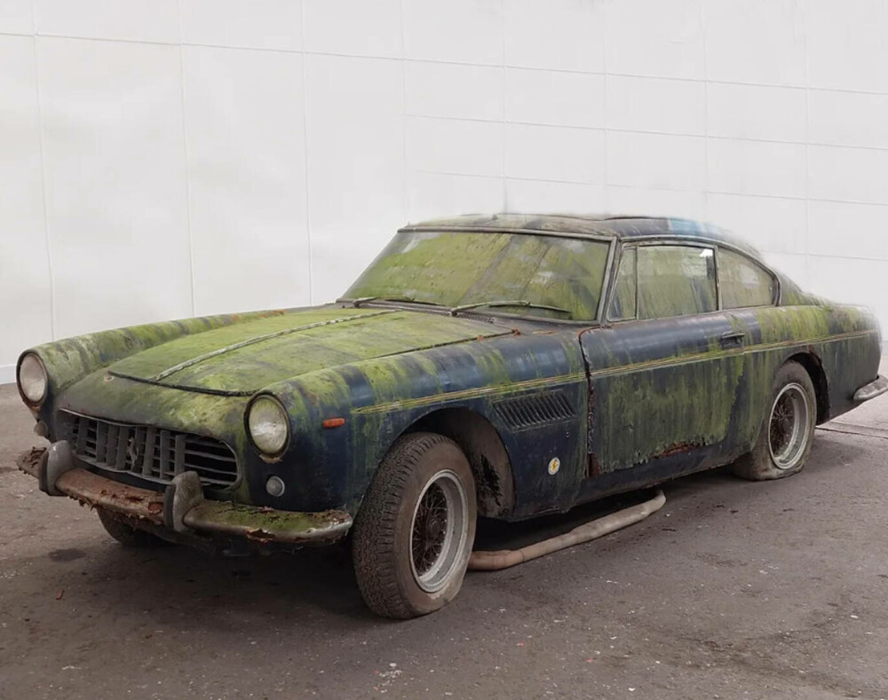 GALERIE FOTO Suma incredibilă pentru care a fost vândut la licitație un Ferrari ruginit, din 1962 - Imaginea 1