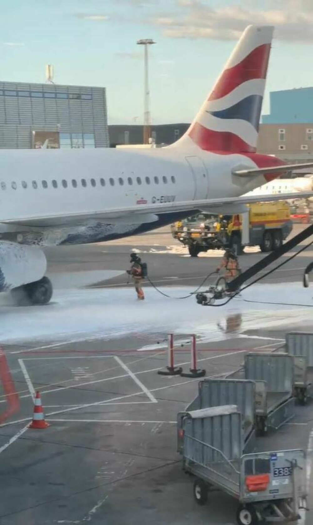 Un avion cu pasageri al British Airways a luat foc la Copenhaga. VIDEO ȘI GALERIE FOTO - Imaginea 2