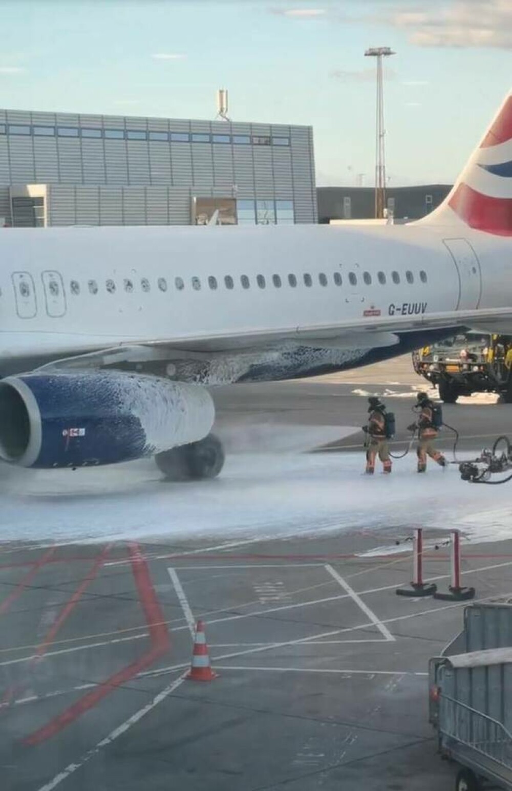 Un avion cu pasageri al British Airways a luat foc la Copenhaga. VIDEO ȘI GALERIE FOTO - Imaginea 6