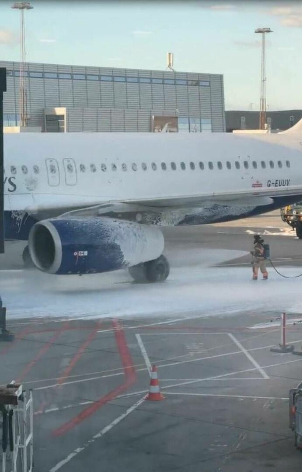 Un avion cu pasageri al British Airways a luat foc la Copenhaga. VIDEO ȘI GALERIE FOTO - Imaginea 7