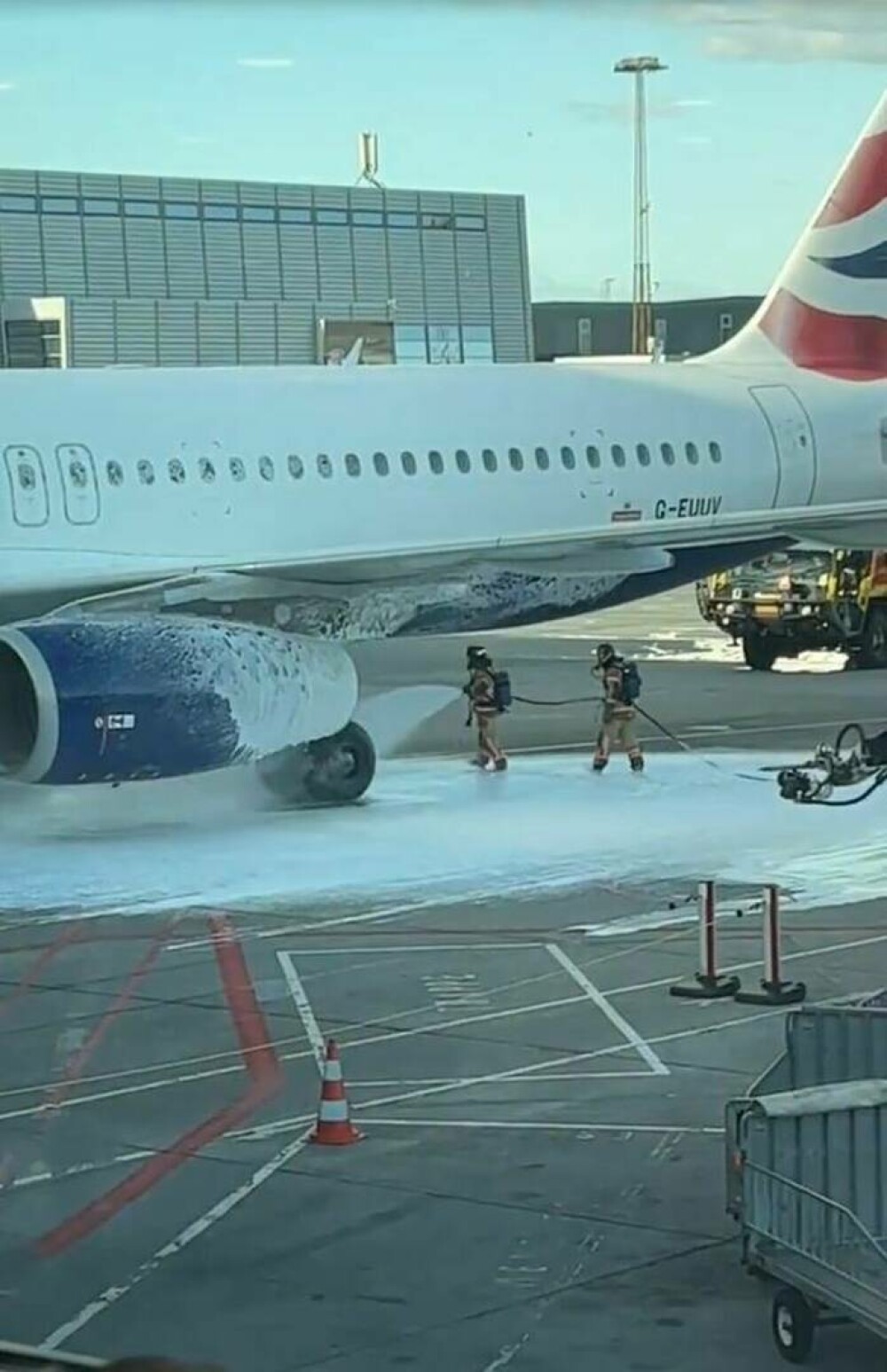 Un avion cu pasageri al British Airways a luat foc la Copenhaga. VIDEO ȘI GALERIE FOTO - Imaginea 9