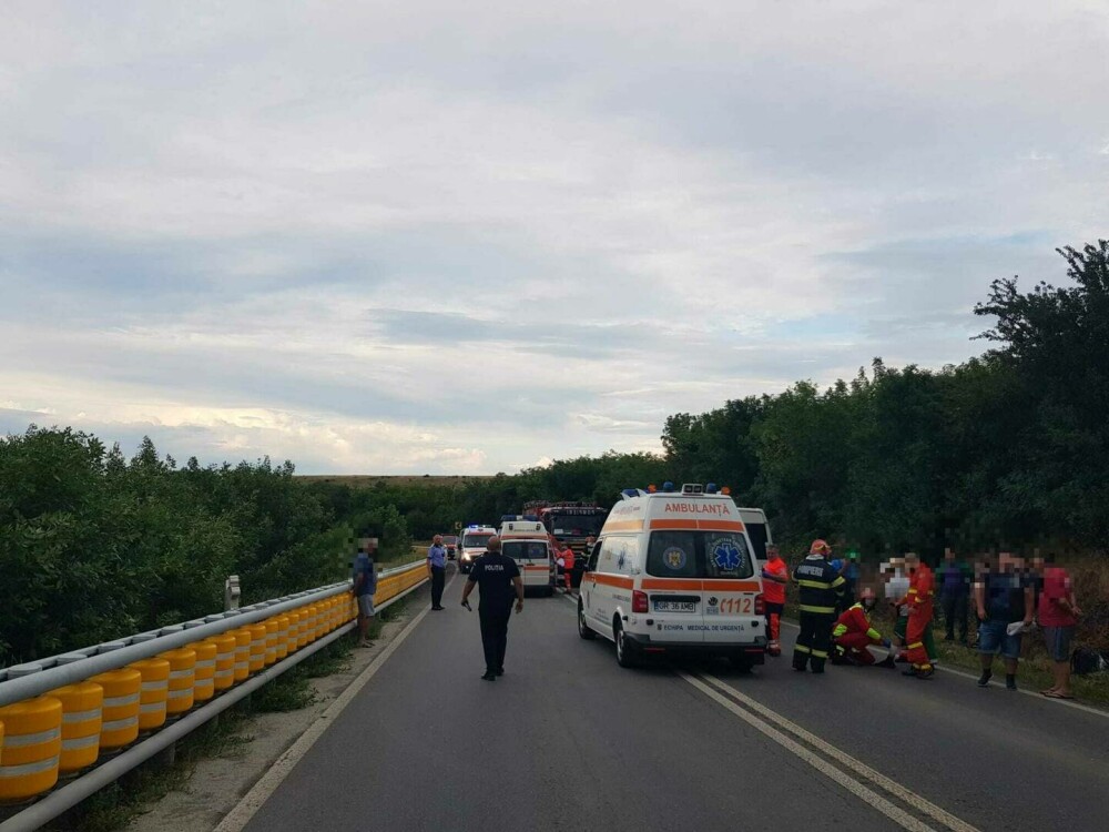 Accident grav în Giurgiu. Un microbuz cu 16 pasageri s-a ciocnit cu o mașină. A fost activat Planul Roșu de Intervenție - Imaginea 3