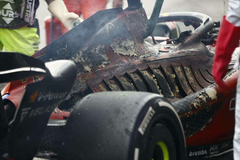 Momente de șoc în cursa de F1 din Austria. Mașina lui Carlos Sainz a luat foc. Ce s-a întâmplat cu pilotul. VIDEO - Imaginea 3