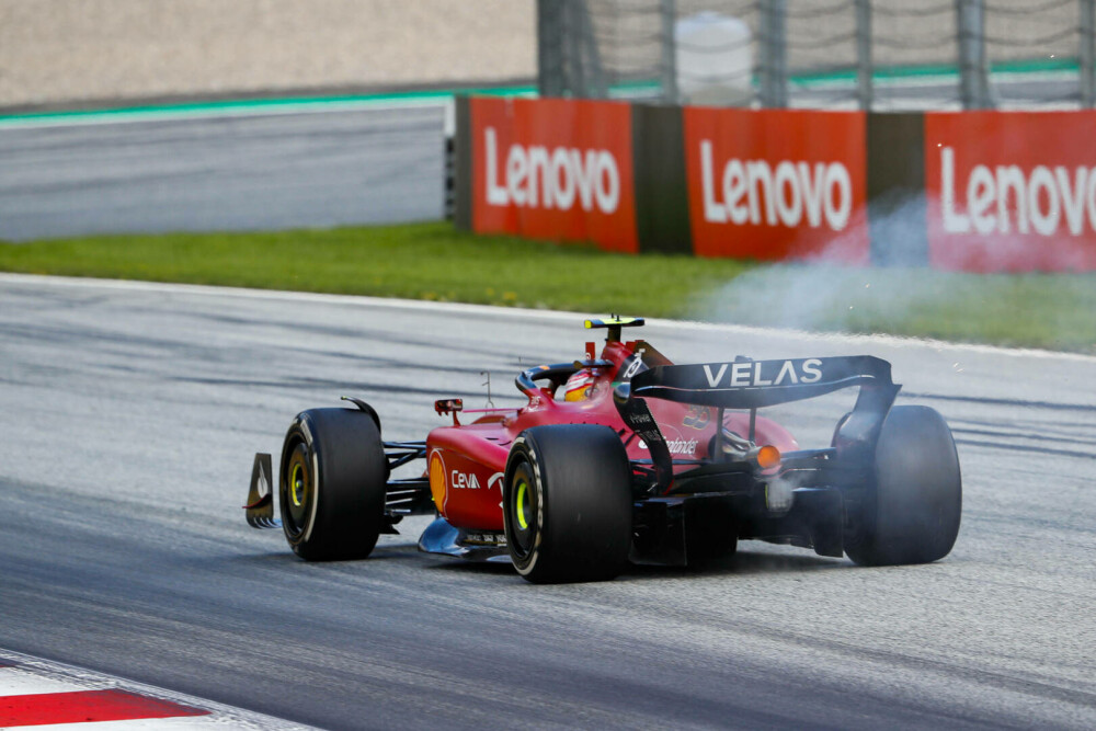 Momente de șoc în cursa de F1 din Austria. Mașina lui Carlos Sainz a luat foc. Ce s-a întâmplat cu pilotul. VIDEO - Imaginea 5