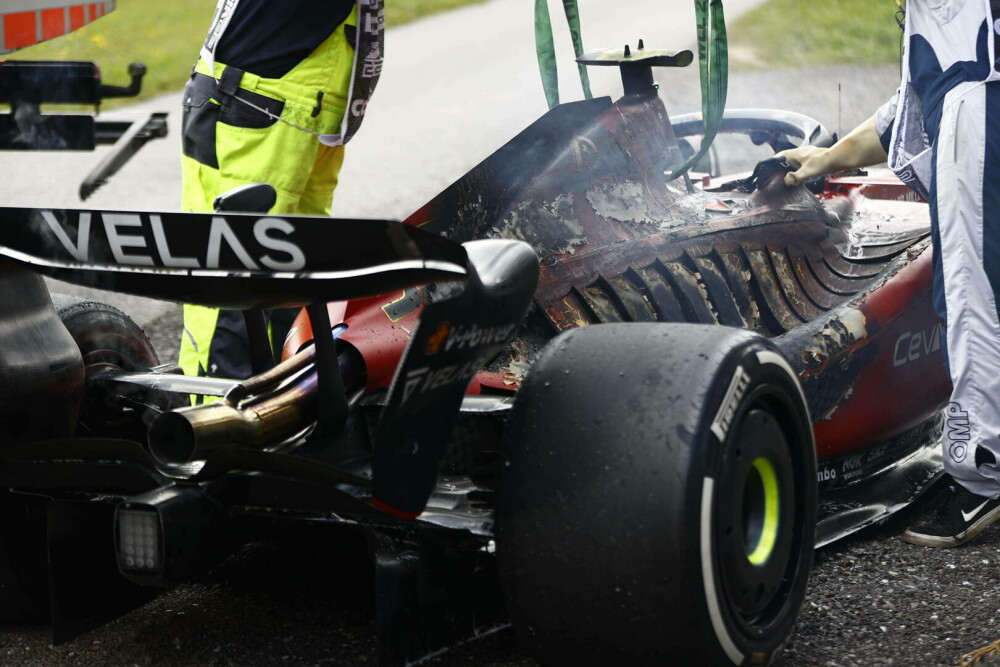 Momente de șoc în cursa de F1 din Austria. Mașina lui Carlos Sainz a luat foc. Ce s-a întâmplat cu pilotul. VIDEO - Imaginea 6