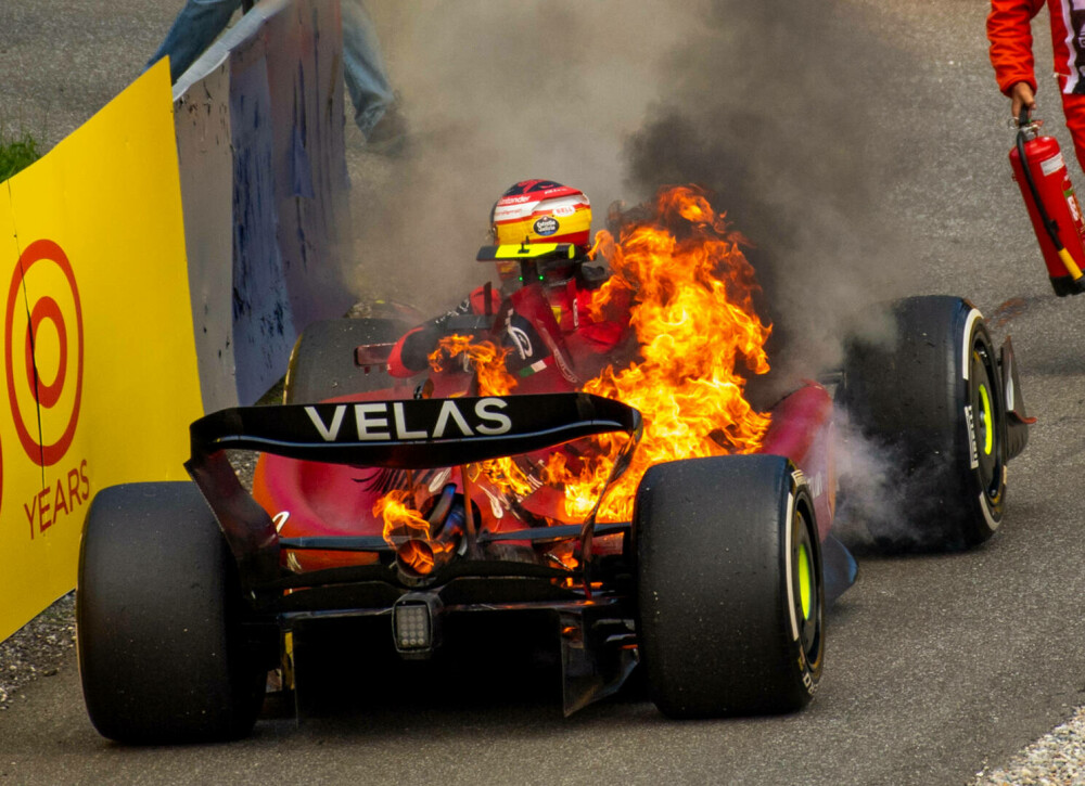 Momente de șoc în cursa de F1 din Austria. Mașina lui Carlos Sainz a luat foc. Ce s-a întâmplat cu pilotul. VIDEO - Imaginea 7