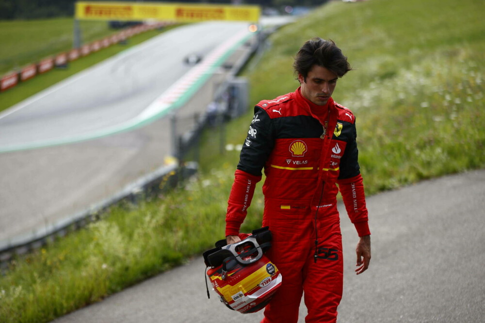 Momente de șoc în cursa de F1 din Austria. Mașina lui Carlos Sainz a luat foc. Ce s-a întâmplat cu pilotul. VIDEO - Imaginea 8