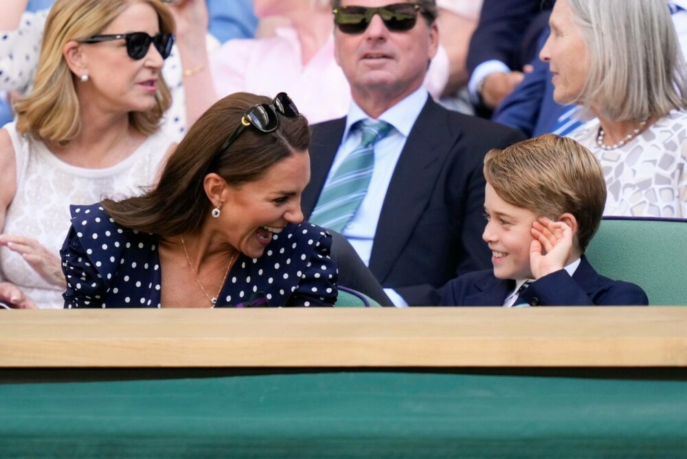Djokovic i-a dat trofeul de la Wimbledon prințului George. Moment simpatic după finală - GALERIE FOTO - Imaginea 5