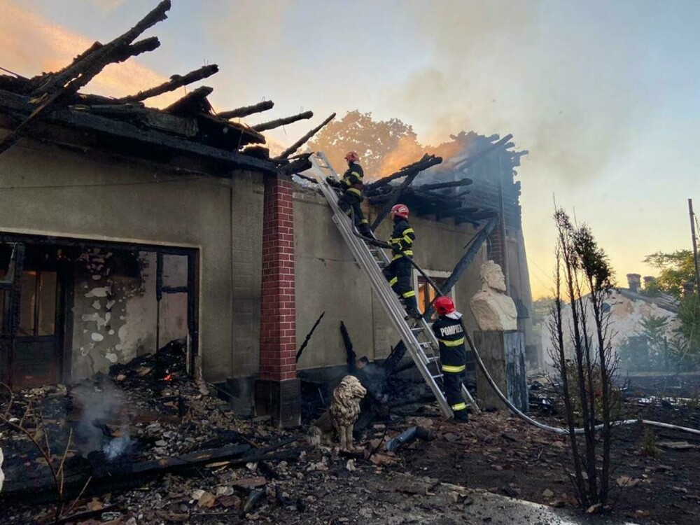 VIDEO Incendiu la o pensiune din Mehedinți. Focul a cuprins întreaga clădire - Imaginea 5
