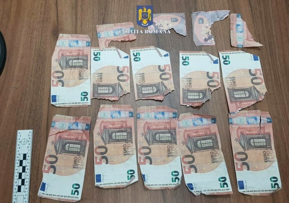 2.800.000 de dolari și 70.000 de euro falși au fost confiscați de polițiști. Cum operau suspecții - Imaginea 5