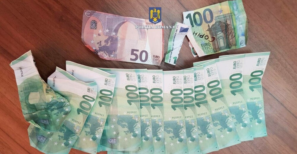 2.800.000 de dolari și 70.000 de euro falși au fost confiscați de polițiști. Cum operau suspecții - Imaginea 4