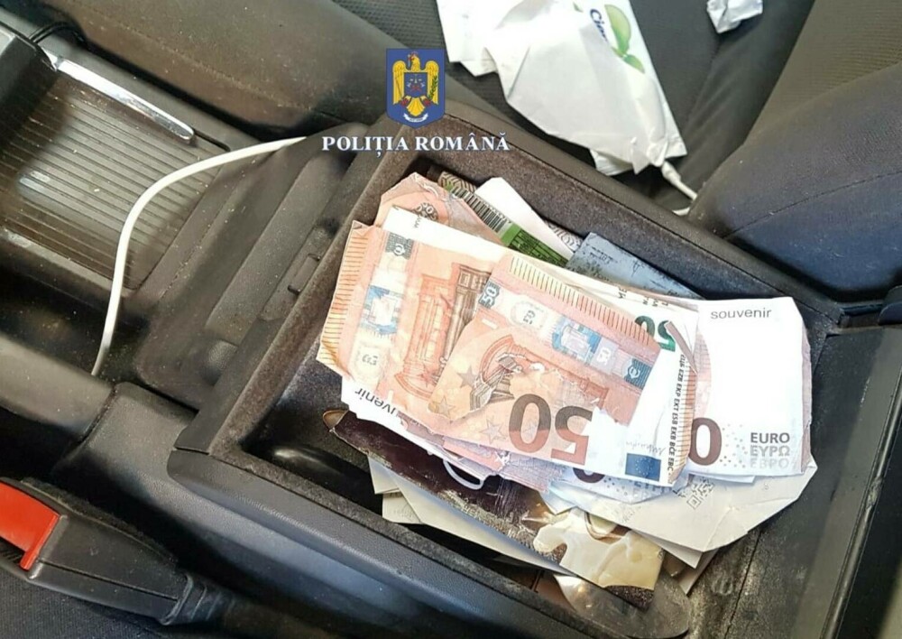 2.800.000 de dolari și 70.000 de euro falși au fost confiscați de polițiști. Cum operau suspecții - Imaginea 1