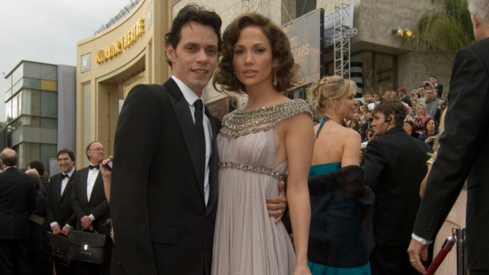 Ce rochii de mireasă a purtat Jennifer Lopez la nunta cu Ben Affleck - FOTO - Imaginea 2