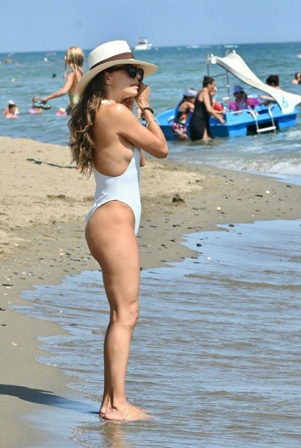 O celebră actriță americană își petrece vacanța în Spania. Cum au surprins-o fotografii la plajă. GALERIE FOTO - Imaginea 2