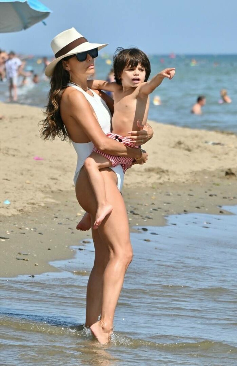 O celebră actriță americană își petrece vacanța în Spania. Cum au surprins-o fotografii la plajă. GALERIE FOTO - Imaginea 7