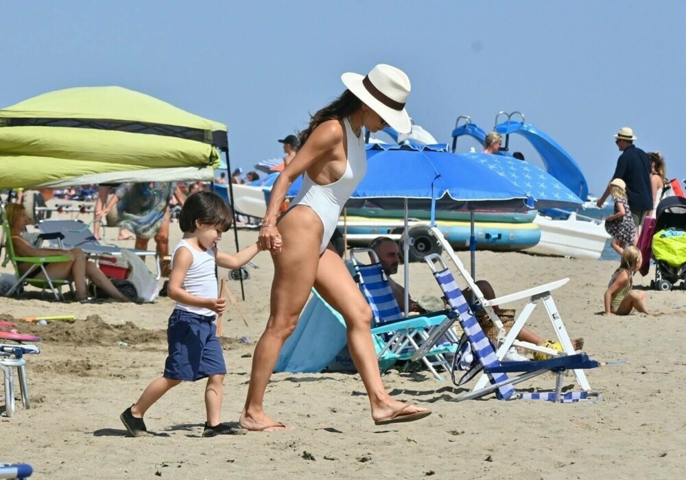 O celebră actriță americană își petrece vacanța în Spania. Cum au surprins-o fotografii la plajă. GALERIE FOTO - Imaginea 8