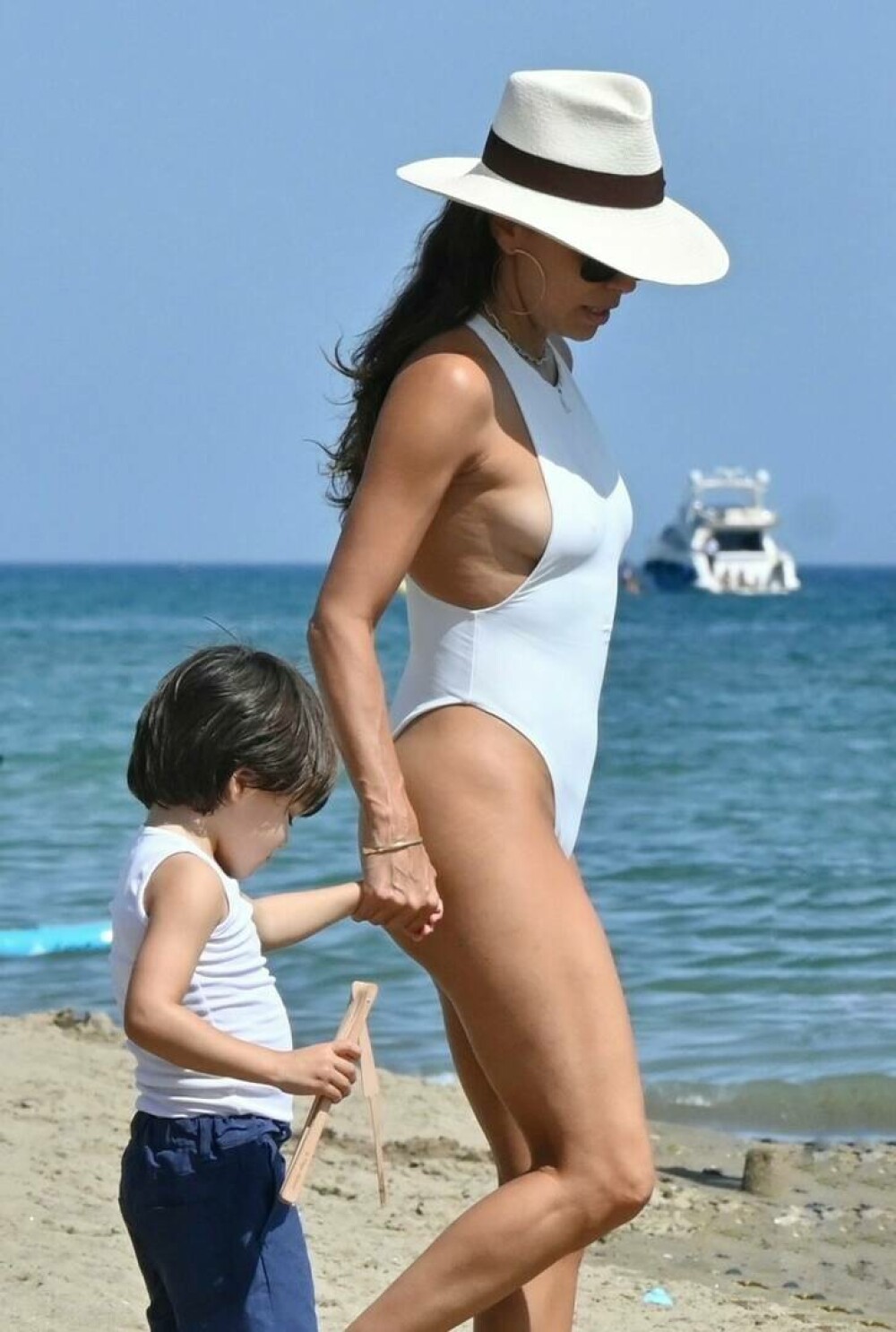 O celebră actriță americană își petrece vacanța în Spania. Cum au surprins-o fotografii la plajă. GALERIE FOTO - Imaginea 9