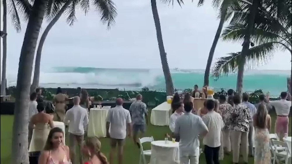 Nuntă cu peripeții în Hawaii. Nuntașii au fost udați până la piele | FOTO - Imaginea 1