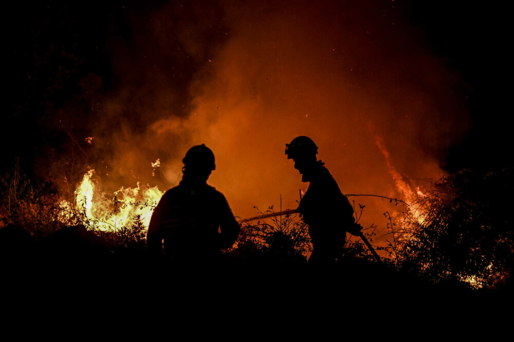 Doi bătrâni au fost găsiți carbonizați într-o mașină. Încercau să fugă din calea unui incendiu de vegetație din Portugalia - Imaginea 6