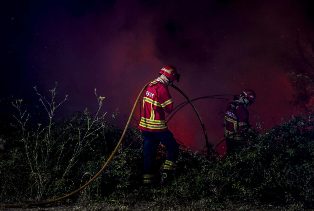 Doi bătrâni au fost găsiți carbonizați într-o mașină. Încercau să fugă din calea unui incendiu de vegetație din Portugalia - Imaginea 4