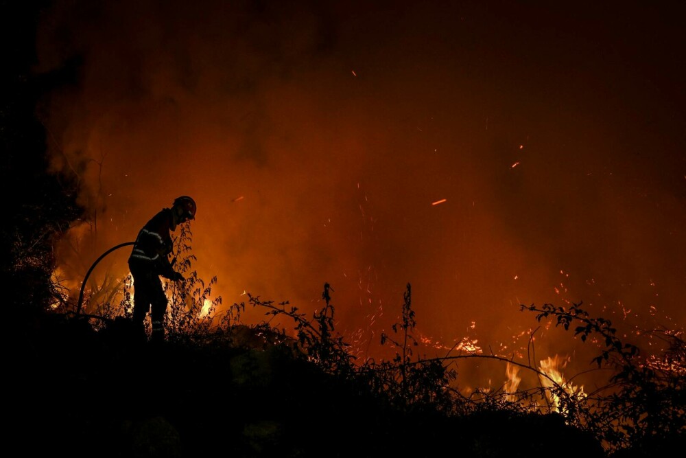 Doi bătrâni au fost găsiți carbonizați într-o mașină. Încercau să fugă din calea unui incendiu de vegetație din Portugalia - Imaginea 3