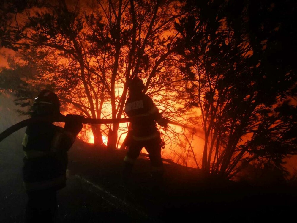 Nouă sate din apropiere de Atena, evacuate din cauza unui incendiu. Pompierii români ajută la stingerea flăcărilor - Imaginea 5