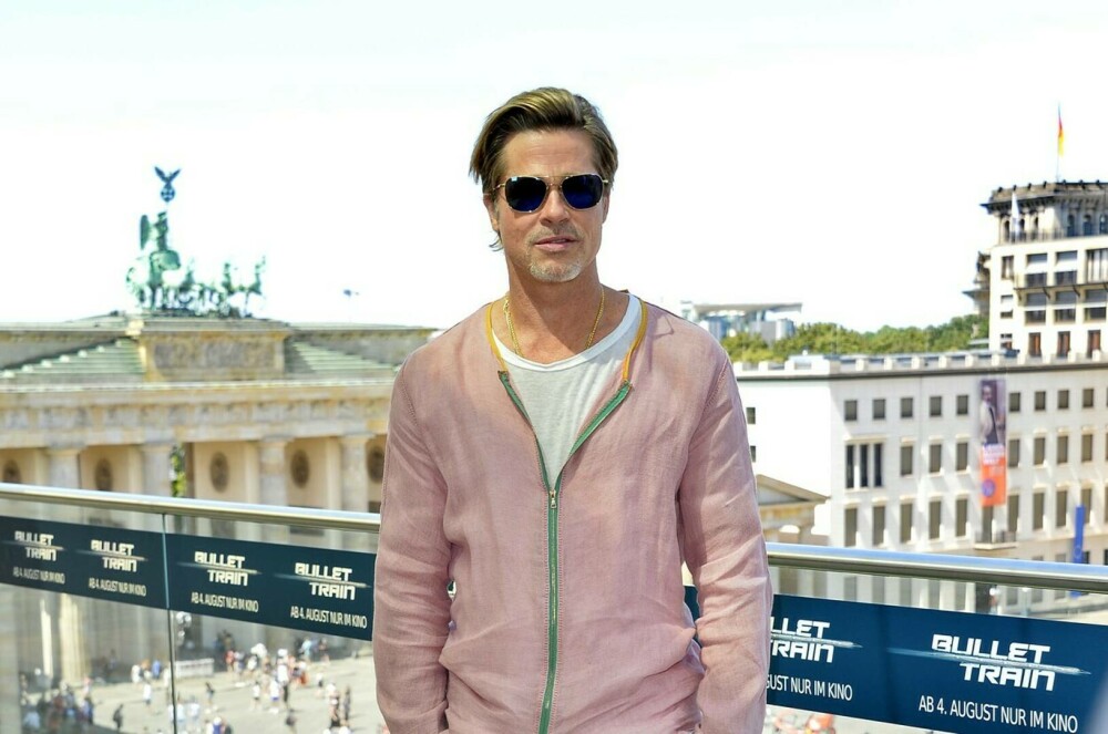 Brad Pitt a apărut în fustă și bocanci negri în Berlin. GALERIE FOTO - Imaginea 7