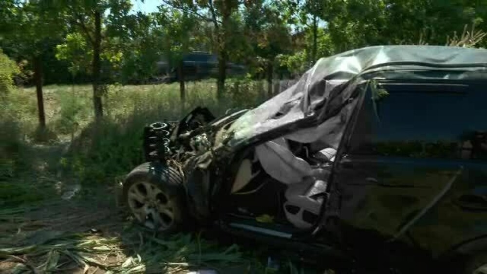 Familie distrusă în Focșani. O fată de 15 ani a fugit noaptea cu iubitul și au făcut accident cu mașina, iar ea a murit - Imaginea 1