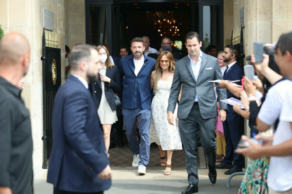 Jennifer Lopez a publicat fotografii cu rochiile de mireasă de la nunta cu Ben Affleck | GALERIE FOTO - Imaginea 12