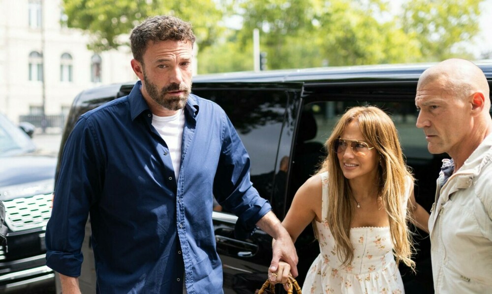 GALERIE FOTO Cum au fost surprinși Jennifer Lopez și Ben Affleck în luna de miere. „Erau ca doi adolescenți” - Imaginea 2