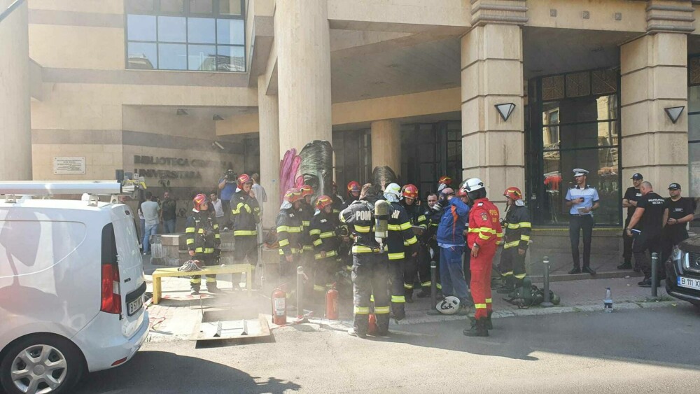 Un muncitor a fost surprins de un incendiu într-un canal din București. Bărbatul a murit. GALERIE FOTO - Imaginea 5