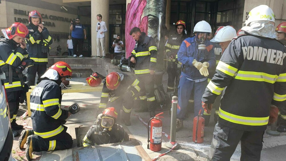 Un muncitor a fost surprins de un incendiu într-un canal din București. Bărbatul a murit. GALERIE FOTO - Imaginea 3