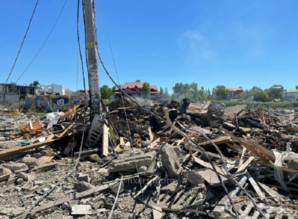 Bombardamente ruseşti ”masive” în sudul Ucrainei. Zelenski: „Teroriştii ruşi doar voiau să tragă”. VIDEO și GALERIE FOTO - Imaginea 3