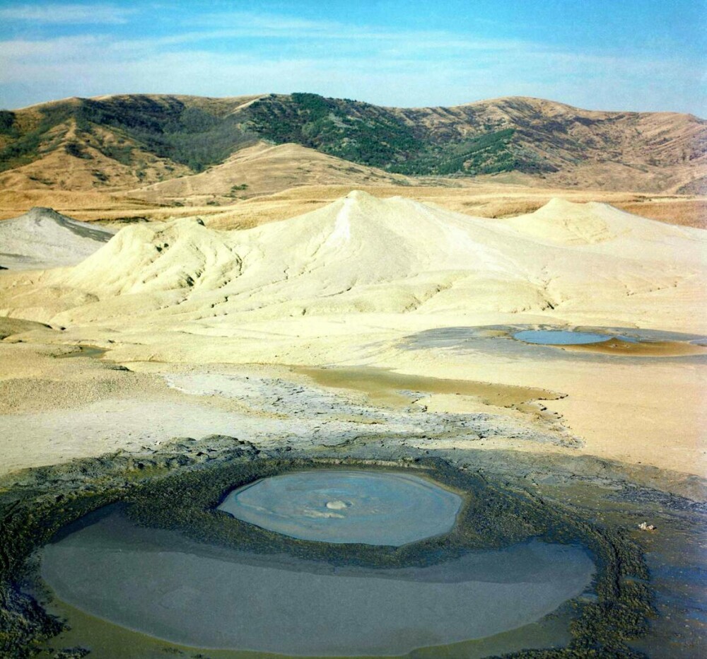 Vulcanii Noroioşi din judeţul Buzău, locul care arată ca de pe altă planetă. Cum s-au format. GALERIE FOTO - Imaginea 1