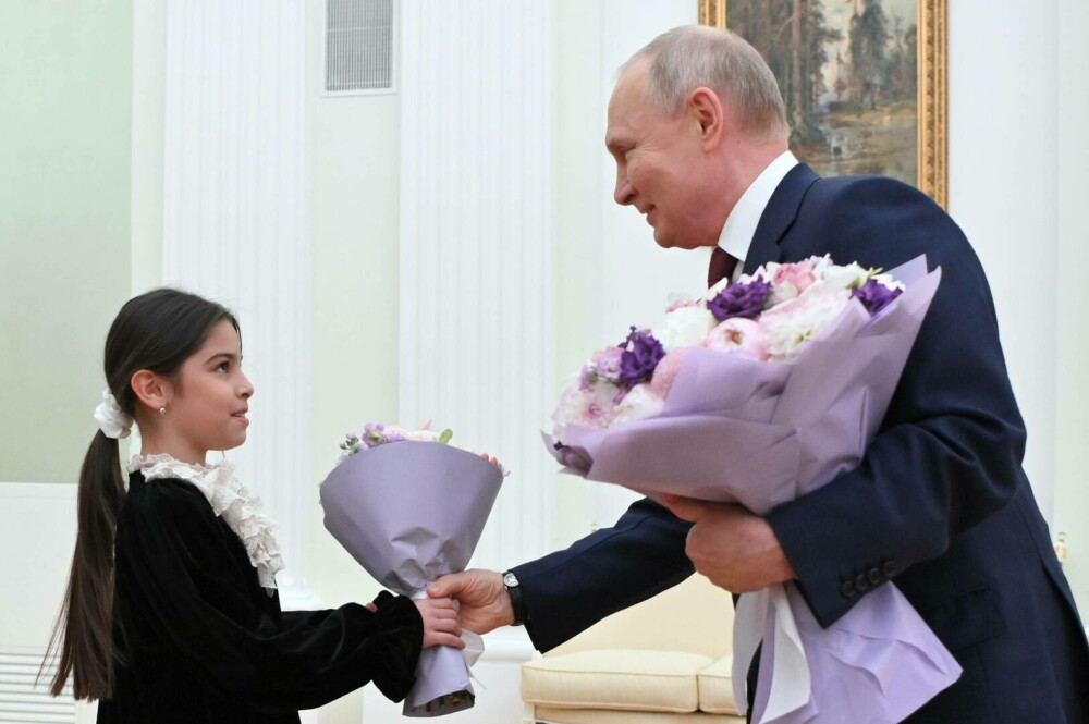 Vladimir Putin vrea să fie un „lider popular”. Motivul pentru care președintele rus s-a întâlnit cu o copilă de 8 ani | FOTO - Imaginea 7