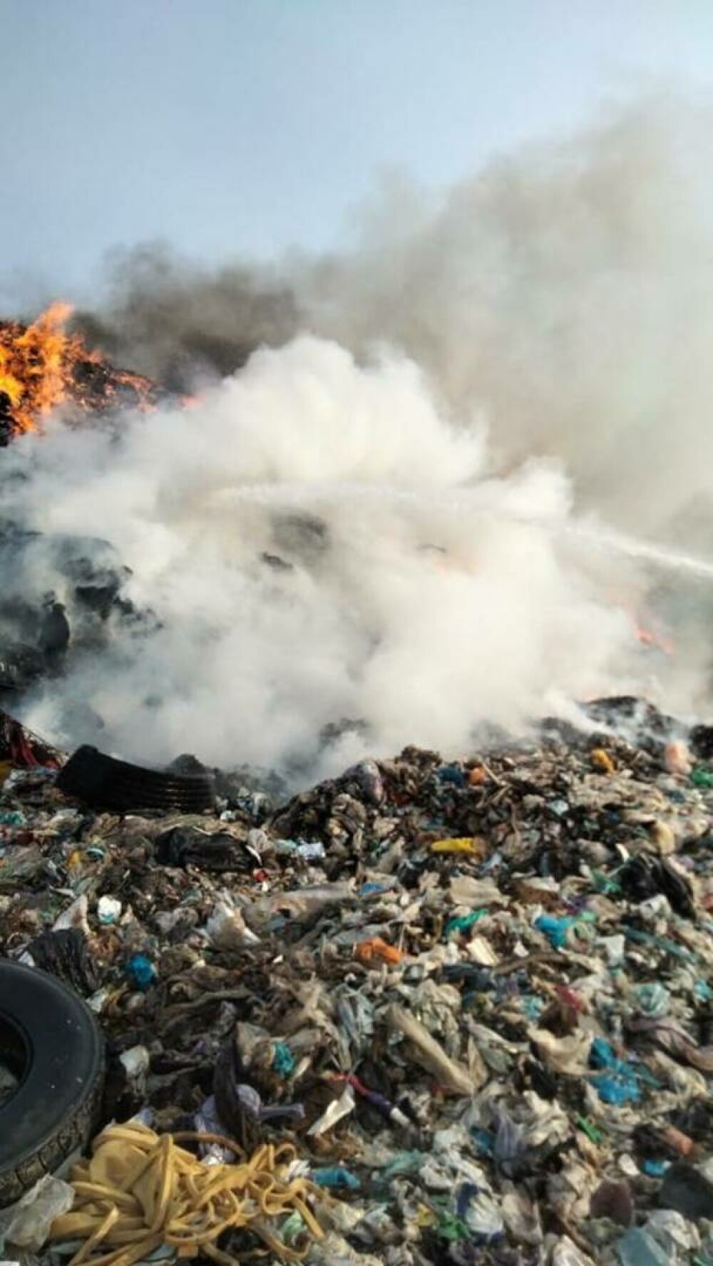 Incendiu la groapa de gunoi din Titu. A fost emis mesaj RO-Alert | GALERIE FOTO - Imaginea 2