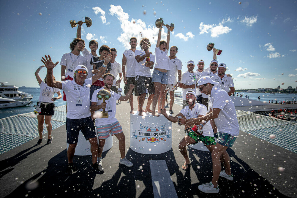 Cinci motive să participi la Red Bull Flugtag - Imaginea 13