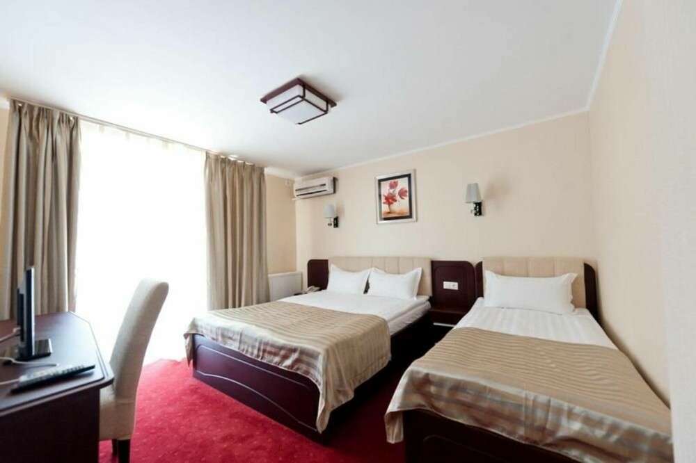 Pățania unei turiste care a rezervat o cameră la un hotel de 4 stele din Eforie Nord. Ce a găsit de fapt la cazare. FOTO - Imaginea 2
