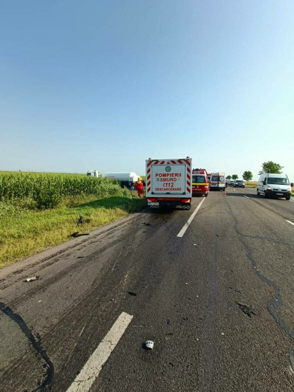 O nouă tragedie pe „Drumul morții”. Un șofer a murit după ce a intrat cu mașina într-o cisternă - Imaginea 4