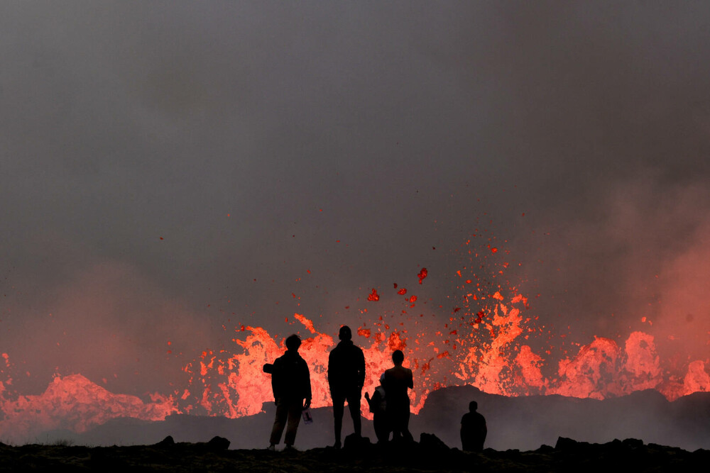 VIDEO. Un vulcan a erupt în Islanda, după mai multe cutremure - Imaginea 8