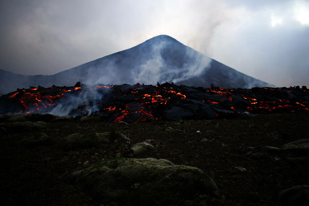 VIDEO. Un vulcan a erupt în Islanda, după mai multe cutremure - Imaginea 9