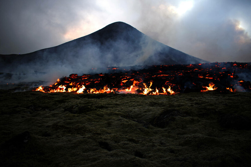 VIDEO. Un vulcan a erupt în Islanda, după mai multe cutremure - Imaginea 10