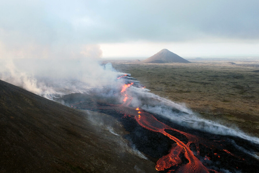 VIDEO. Un vulcan a erupt în Islanda, după mai multe cutremure - Imaginea 12