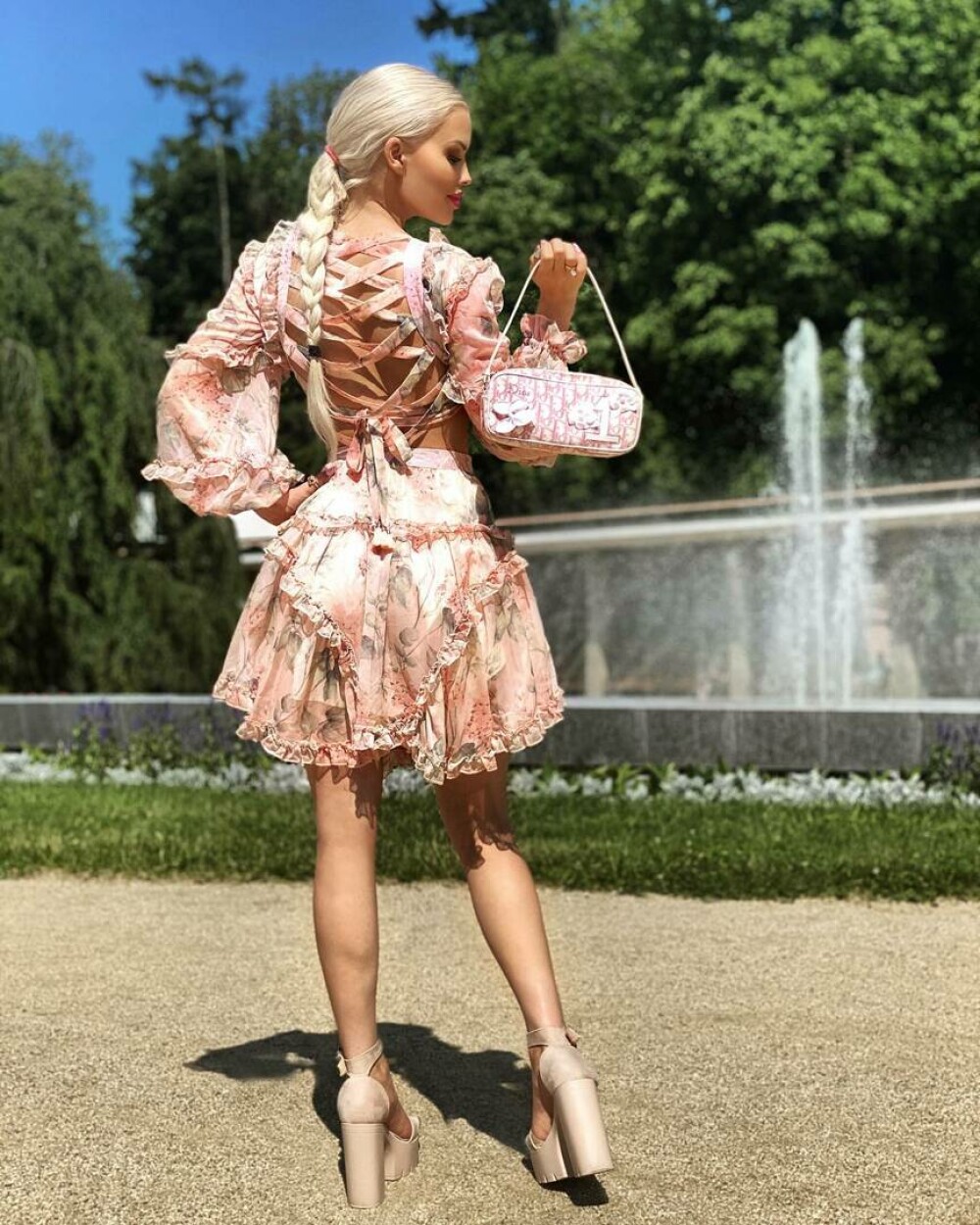Cum arată „Barbie din viața reală”. Solista din Cehia povestește că a fost la un pas să fie „cumpărată” de un producător - Imaginea 9