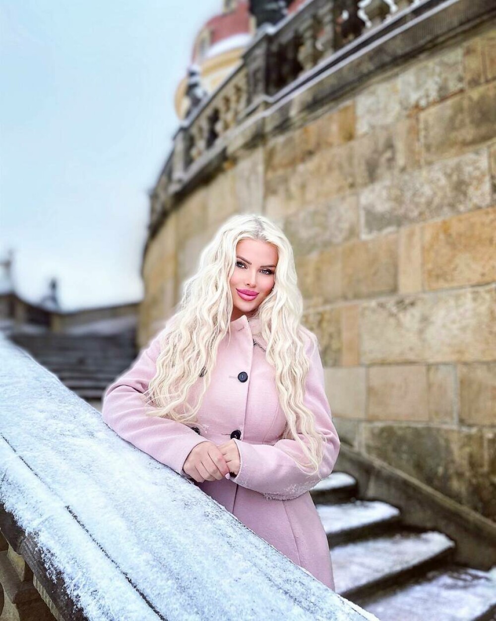Cum arată „Barbie din viața reală”. Solista din Cehia povestește că a fost la un pas să fie „cumpărată” de un producător - Imaginea 76