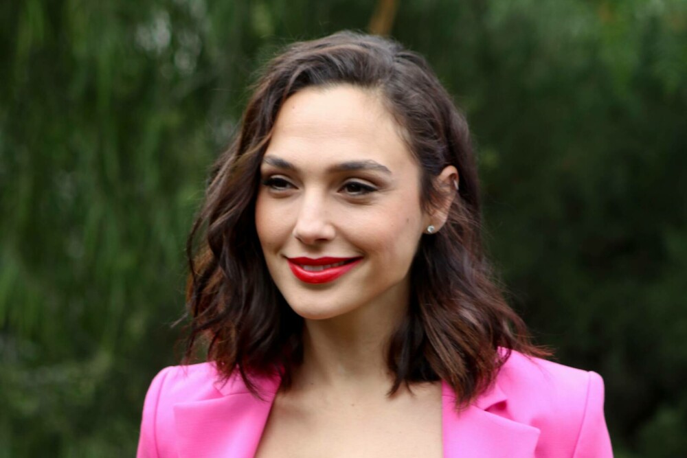 Gal Gadot, declarații despre creșterea fiicelor ei. „E greu să-mi cresc fetele într-o lume obsedată de filtre și TikTok” - Imaginea 16