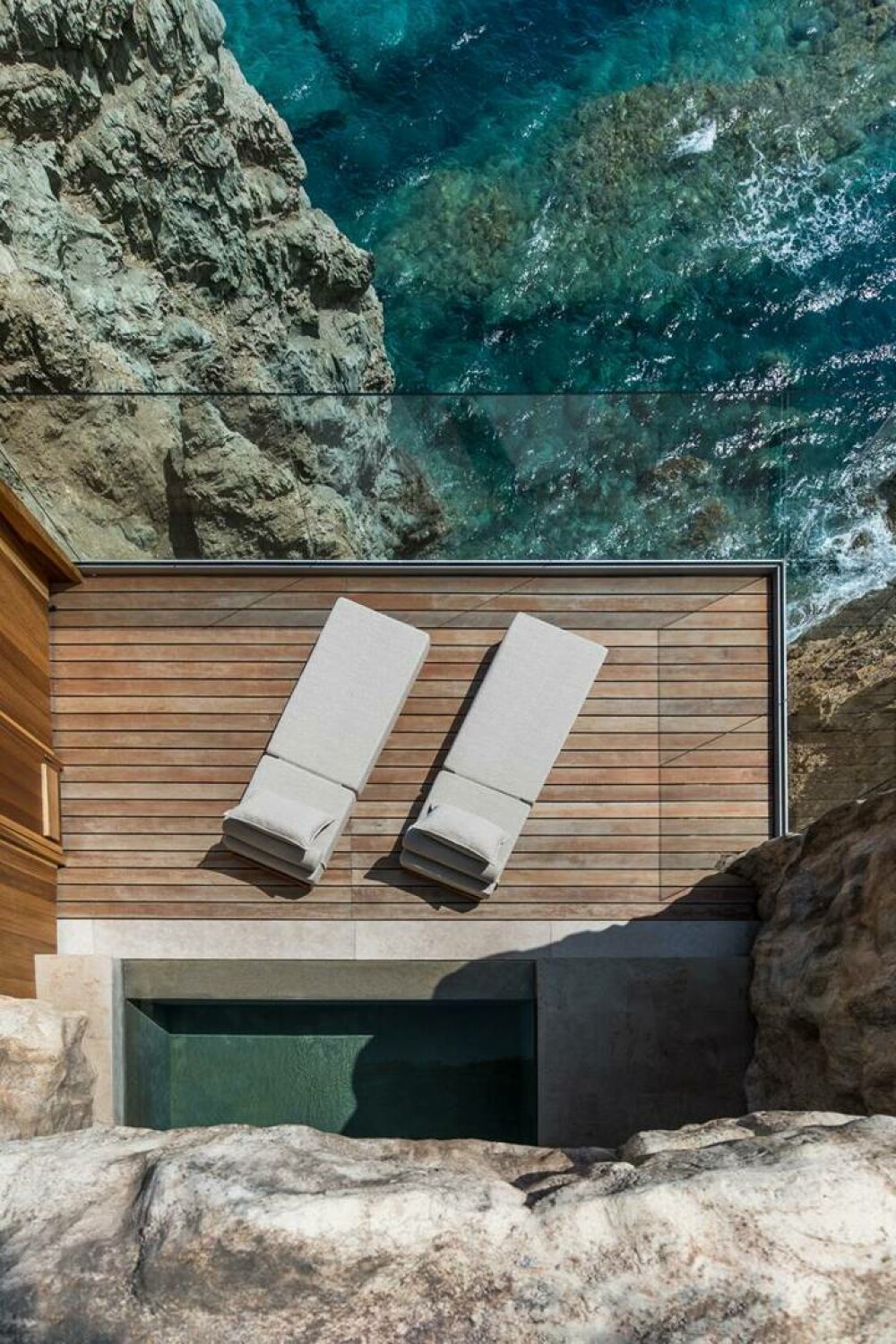 Cele mai spectaculoase hoteluri cu piscină privată din Grecia. Tot ce trebuie să știi despre ele - Imaginea 1