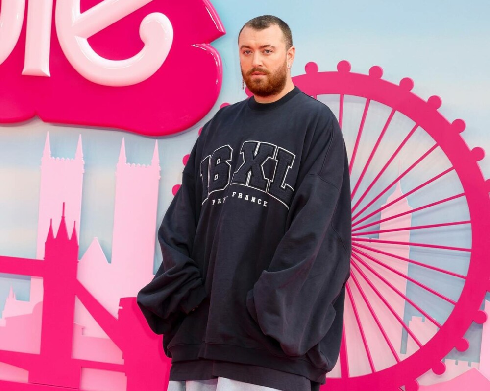 Sam Smith și ținuta excentrică cu care s-a afișat la premiera filmului „Barbie