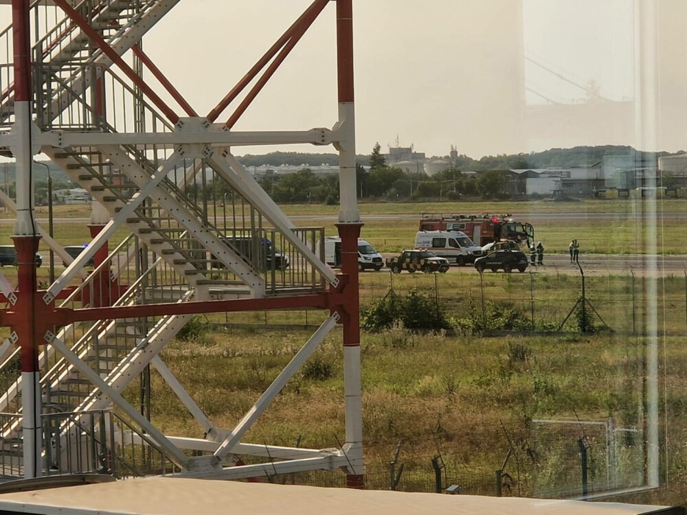 Amenințarea cu bombă de la bordul avionului care a aterizat de urgență pe Aeroportul Otopeni nu se confirmă - Imaginea 4