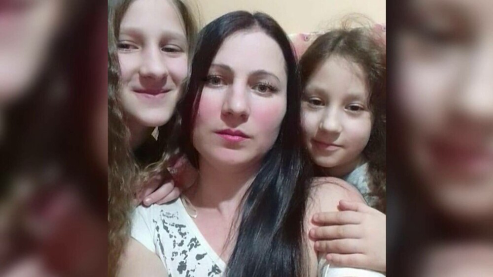 Filmul tragediei din Bacău în care două fetițe și părinții lor au murit pe loc. Manevrele fatale făcute de mama însărcinată - Imaginea 6